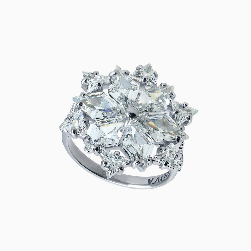 кольцо "зевзда" из цирконов