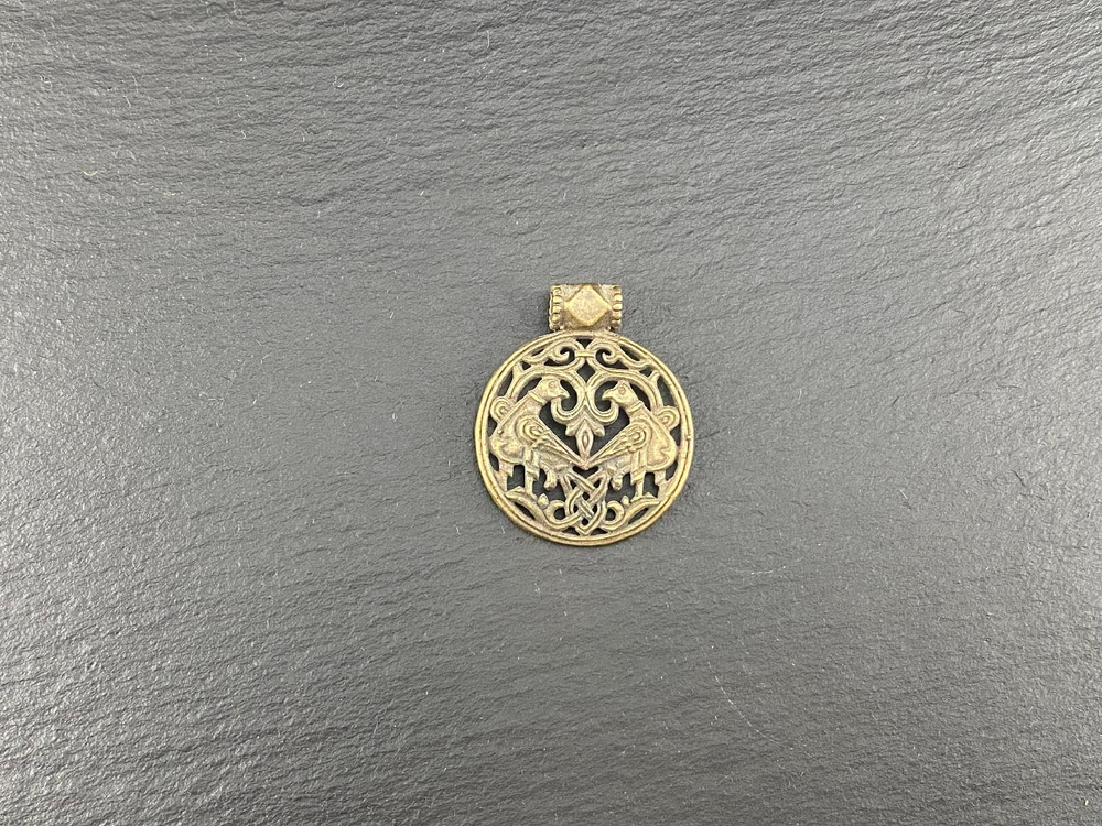 Подвеска. Две птицы