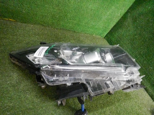 Битая Фара правая Toyota Land Cruiser Prado 150 (2017-н.в.) LED