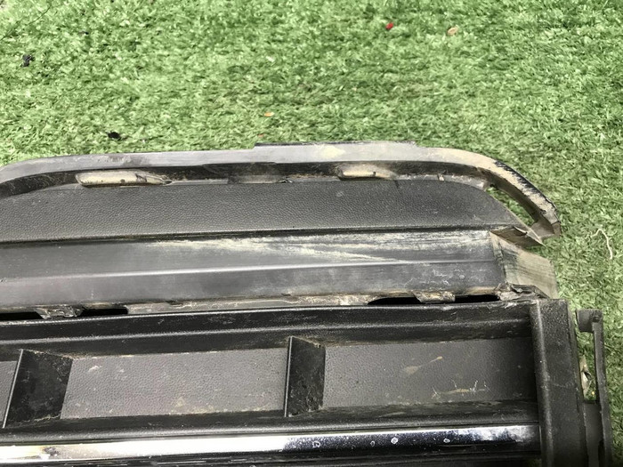 Решетка переднего бампера VW Touareg 3 (18-23)