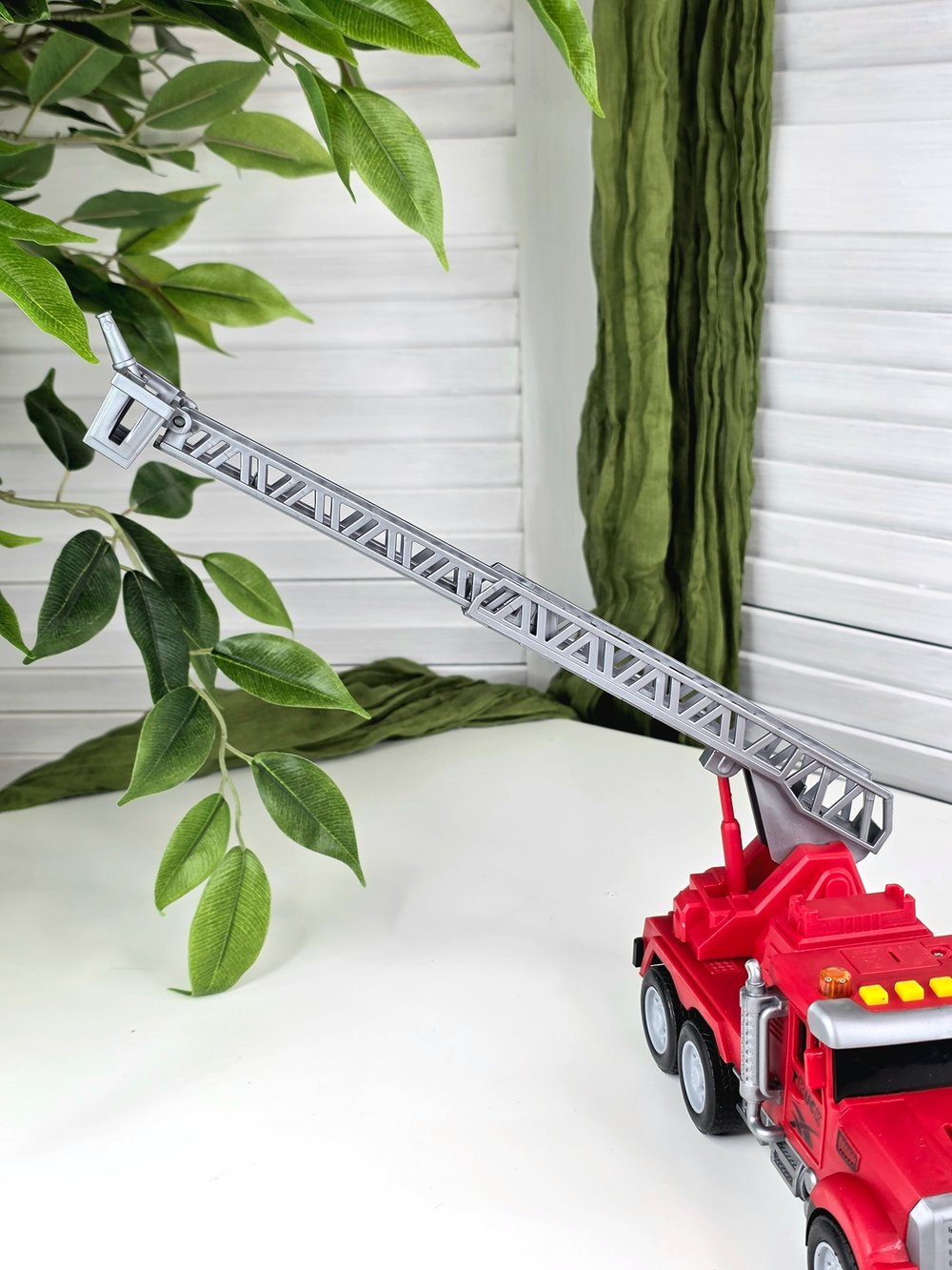 Машинка Пожарная техника со светом и звуком (BHX930-2)