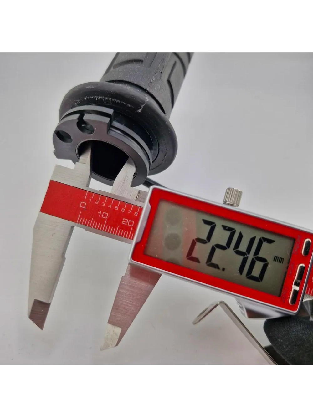 - - Ручки руля с подогревом для мотоцикла