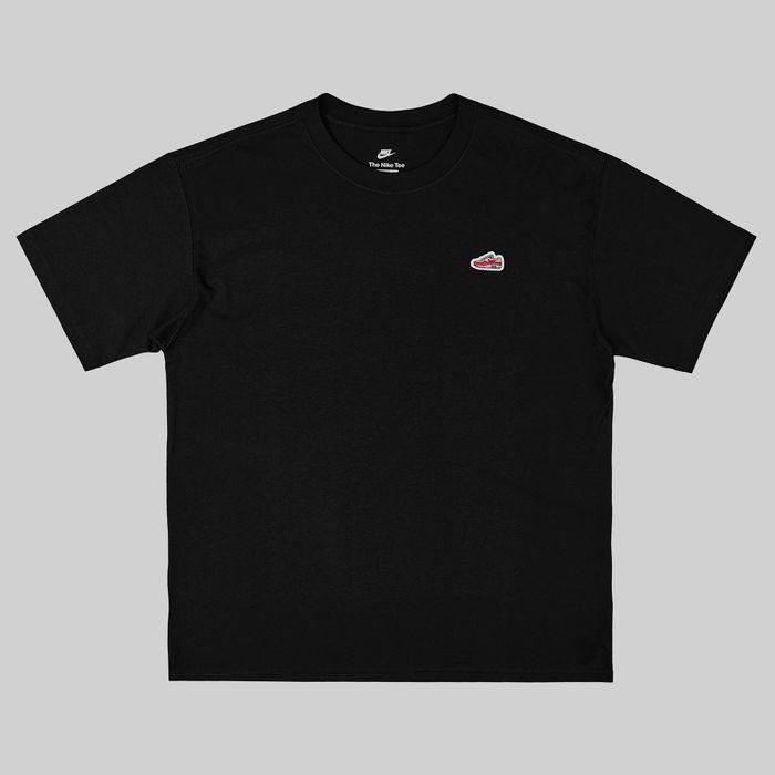 Футболка мужская Nike Sportswear Club Sneaker Patch артикул:FQ3762-010 - купить в магазине Дайс