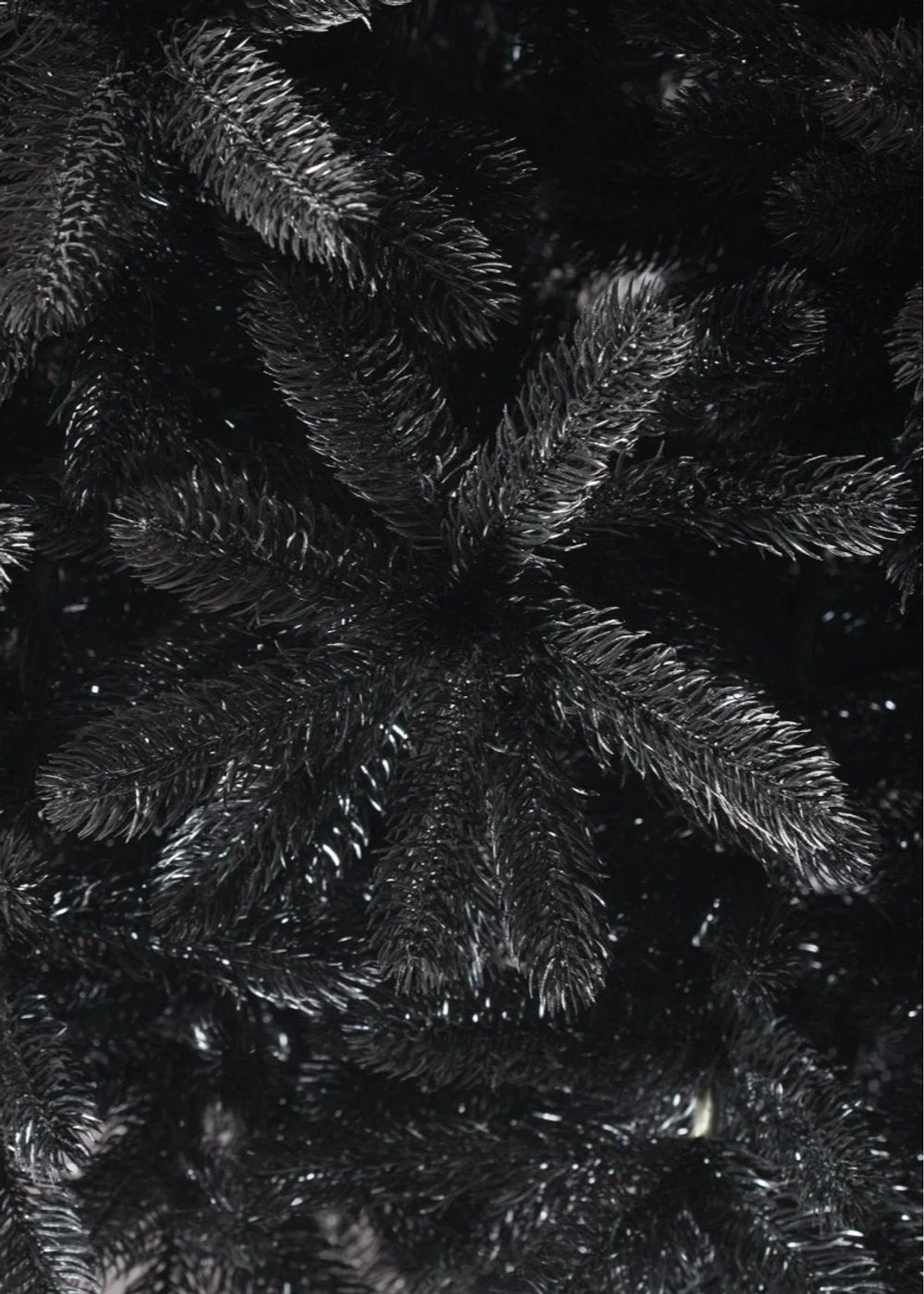 Искусственная черная елка «Фэнтези» (Литая хвоя) 185 см / 1,85 м