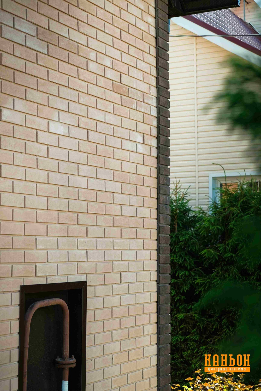 Навесной декоративный камень Каньон, коллекция Гладкий кирпич