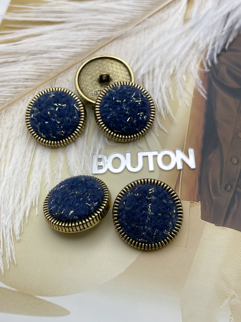 Пуговицы состаренное золото с синим твидом (тканевые) и золотистым люрексом