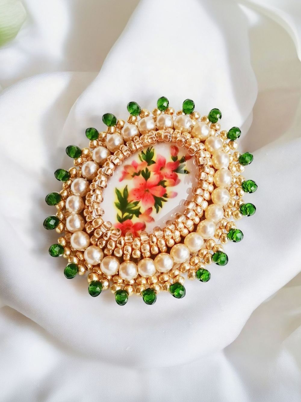 Брошь из бисера "Цветы"