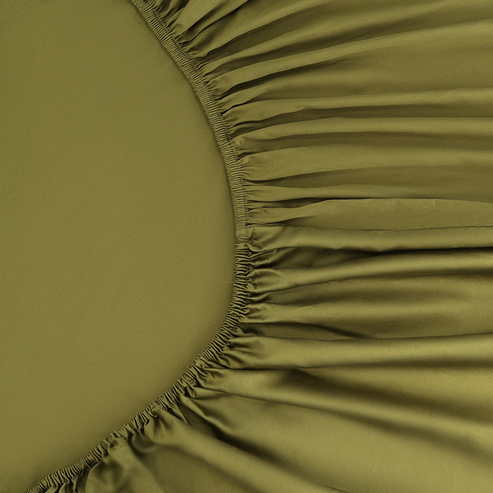 Простыня на резинке из премиального сатина оливкового цвета из коллекции essential,  180х200х30 см