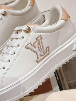 Louis Vuitton Time Out
