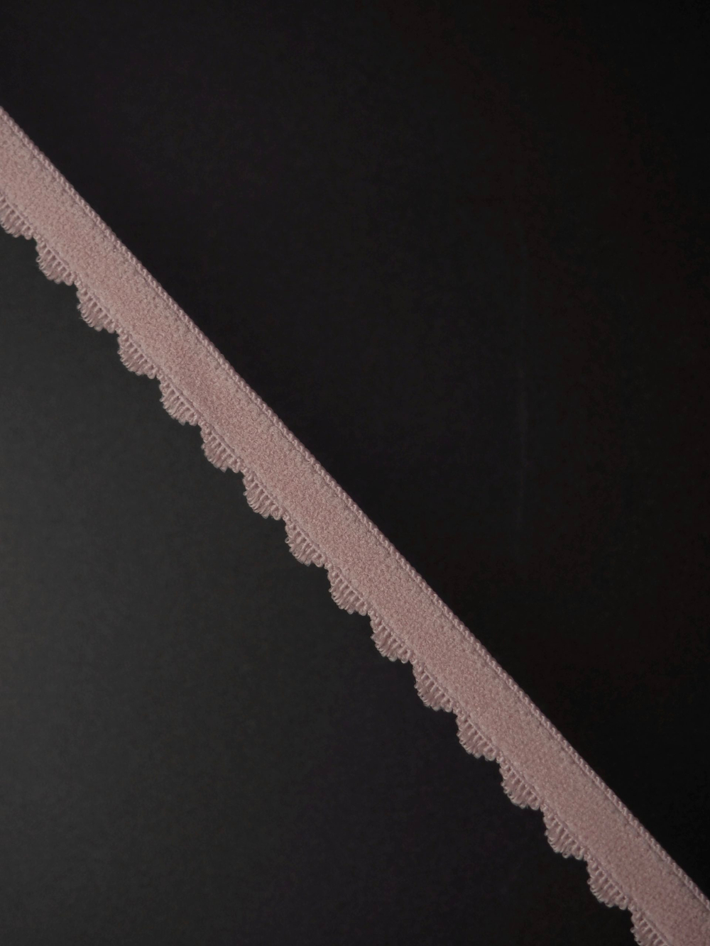 Резинка отделочная пудровая ажурная ширина 10 мм с учетом фестона Lauma (Латвия)