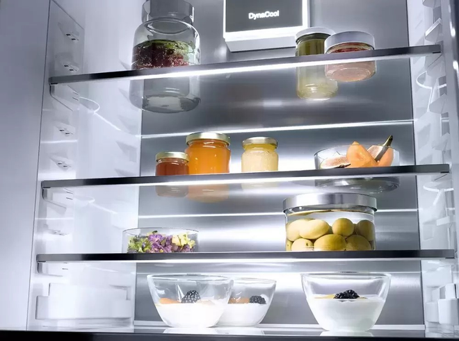 Встраиваемый холодильник Miele K 7797 C R