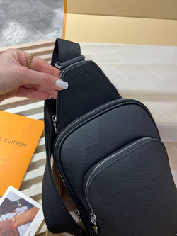 Сумка-мессенджер Louis Vuitton
