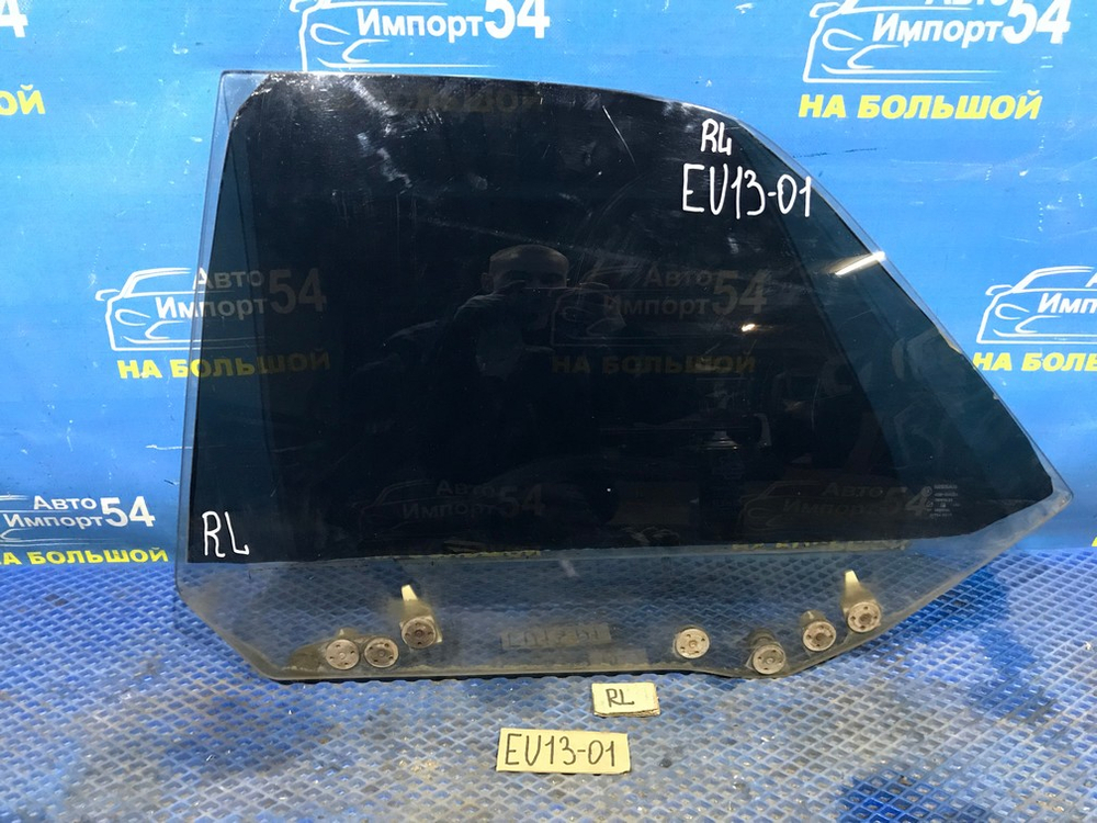 Стекло двери задней левой NISSAN BLUEBIRD 1993