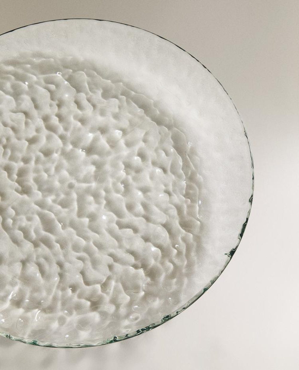 ZARA HOME ТАРЕЛКА ИЗ АКРИЛА С РЕЛЬЕФНЫМ УЗОРОМ, ПРОЗРАЧНЫЙ