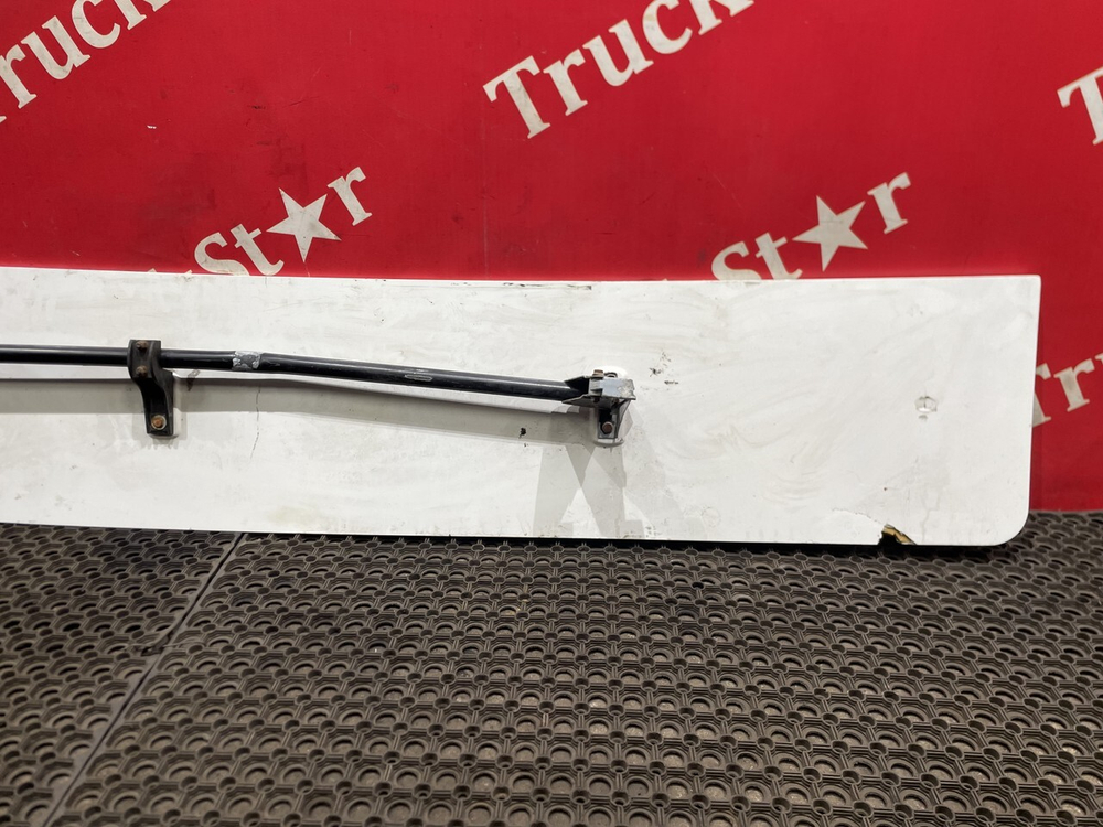 Спойлер кабины боковой левый