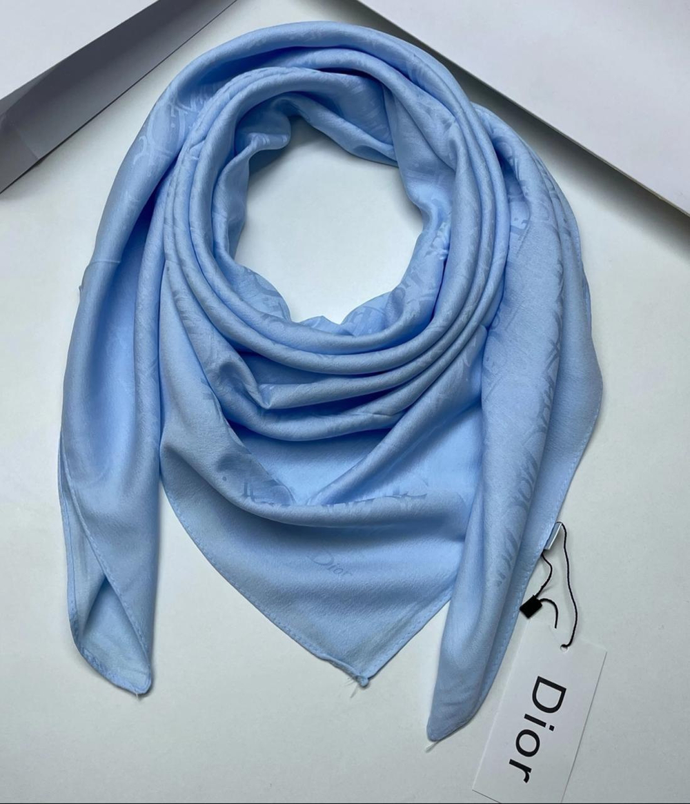 Брендовый квадратный платок