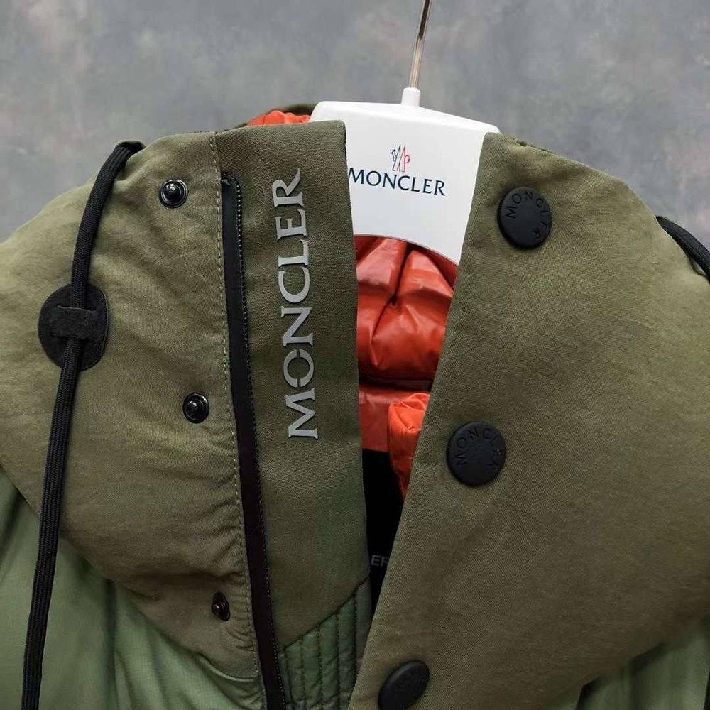 Пуховик Moncler
