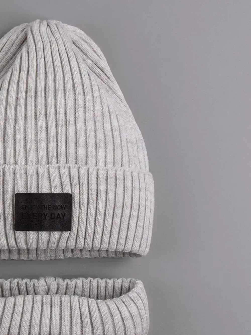 Шапка для мальчика со снудом демисезонная серая