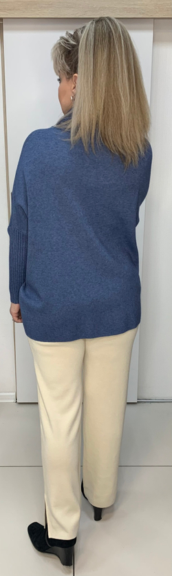 Укороченный теплый свитер