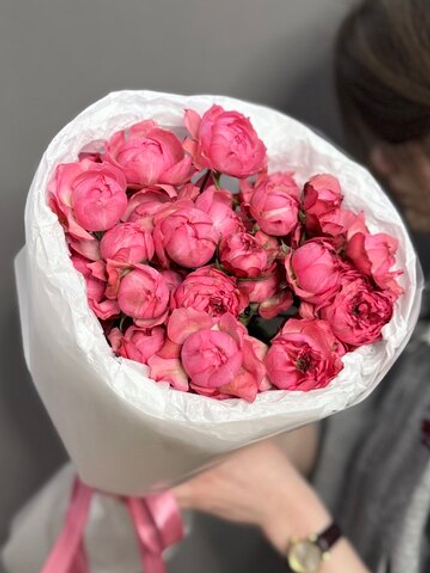 Букет из 5 кустовых пионовидных роз сорта «Джульетта Распберри»