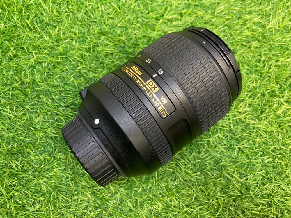 Nikon 18-300mm 3.5-5.6G ED AF-S VR DX