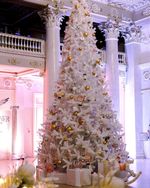 искусственная большая белая елка