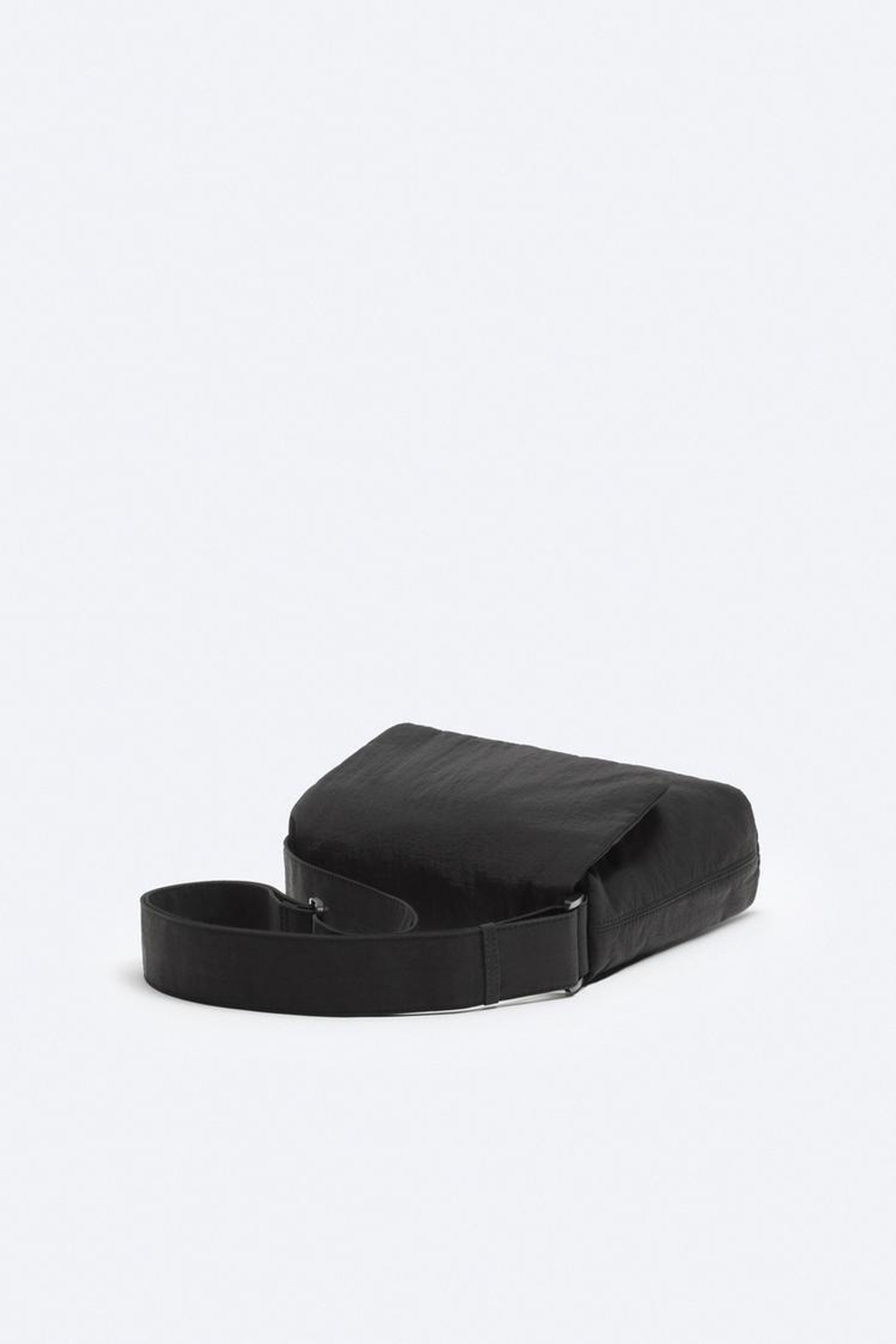 ZARA СУМКА ИЗ НЕЙЛОНА С КЛАПАНОМ, ЧЕРНЫЙ