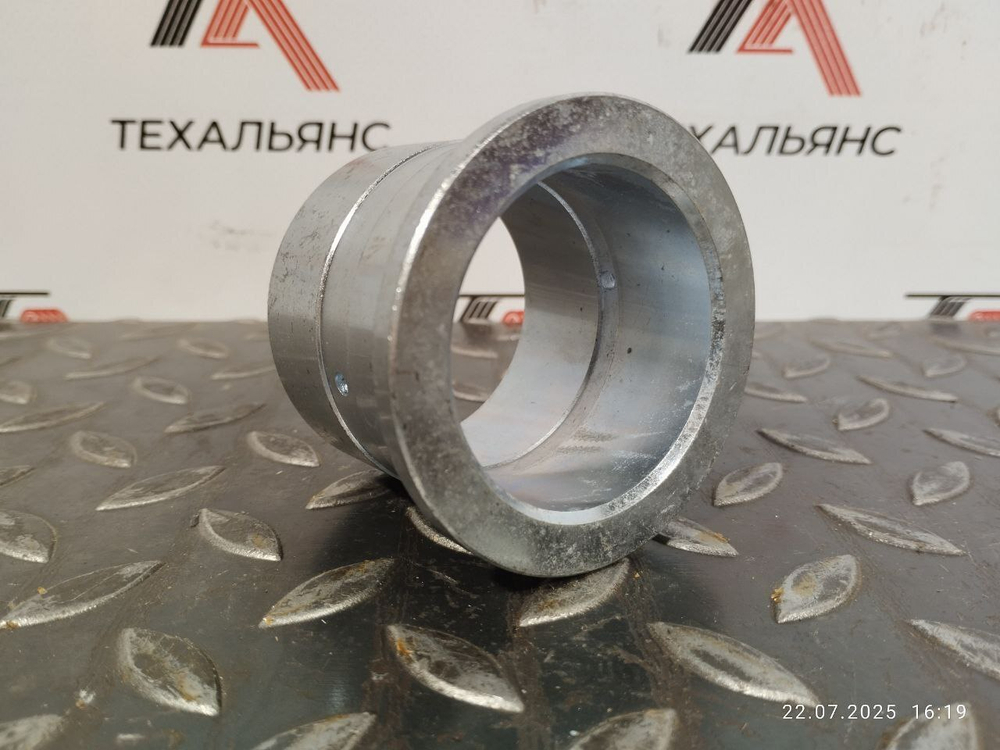 Втулка 3501015M2