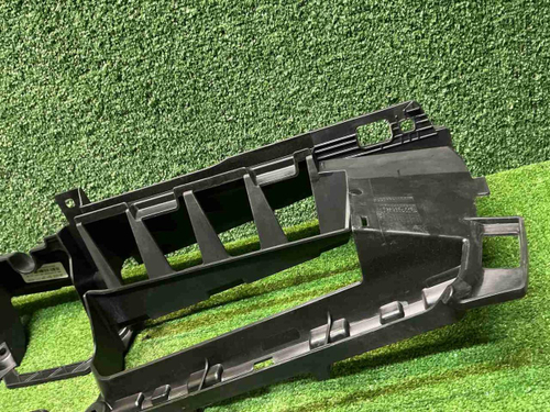 Кронштейн решетки Mercedes GLS x167 (19-24)