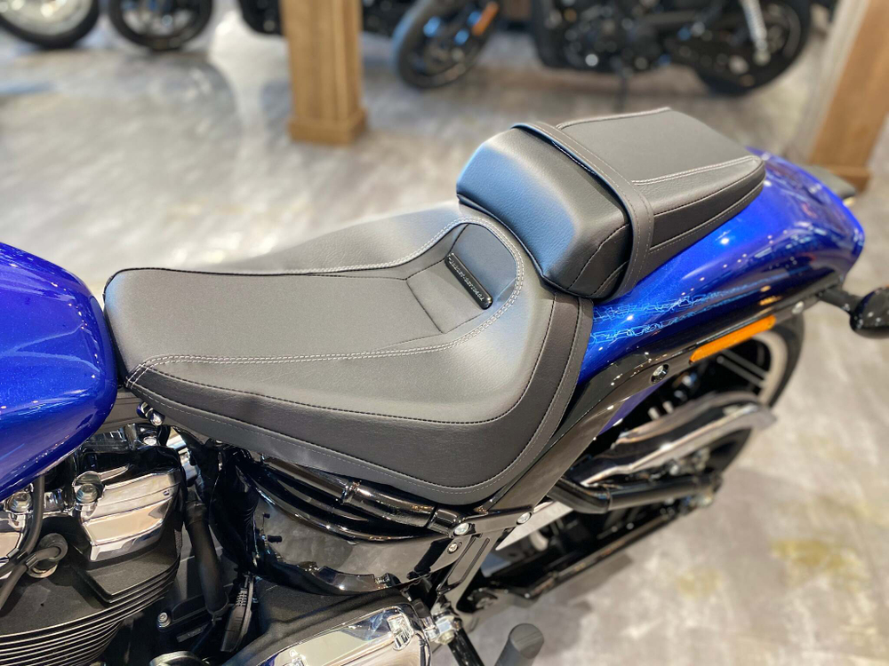 Softail Breakout 114 (FXBRS) Harley-Davidson BLUE MAX