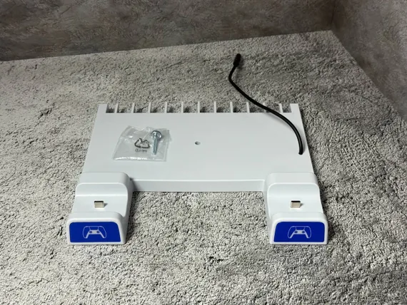 PS5 Подставка для консоли и двух Геймпадов, с функцией подзарядки (PEGA P5S009)