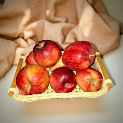 Фотография Яблоки свежие «Карамелька» / 1 кг купить в магазине Афлора