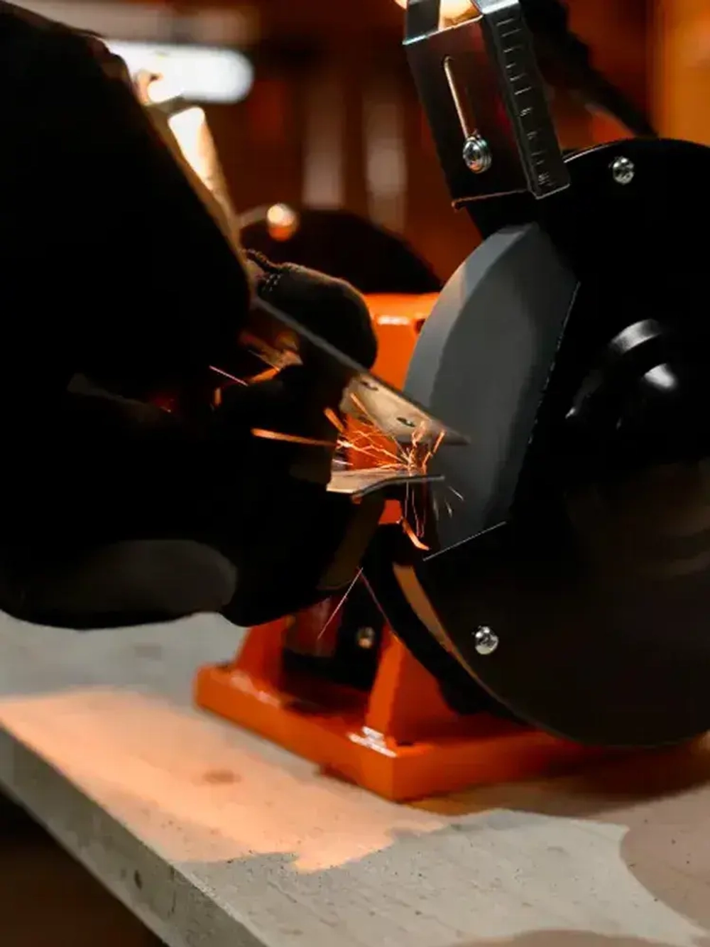 Точильный станок элетрический ТС-15А-200 Вихрь ( 200 Вт, 2950 об/мин, круг 150мм, 1 год гарантии)