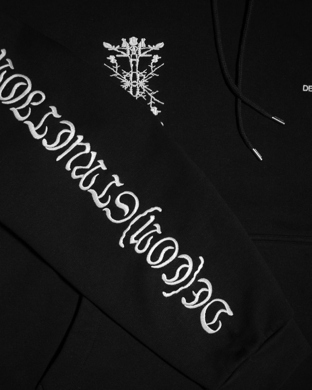 Худи Issaya Temple черный