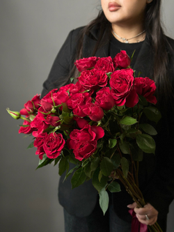 Кустовые розы сорт «BELLA LOVE» (Эквадор, премиум)