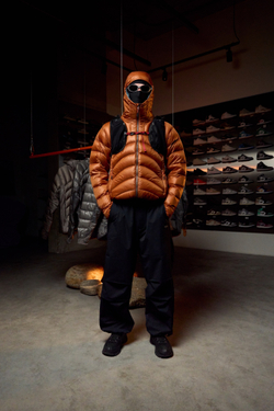 Куртка Nothomme Blue Ultra-Lightweight Water-Repellent Baffled Down Jacket "Orange To Their Cart"