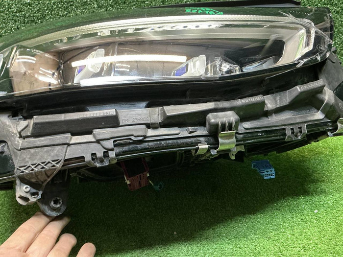 Фара правая Mercedes S W223 (20-нв) Digital Light