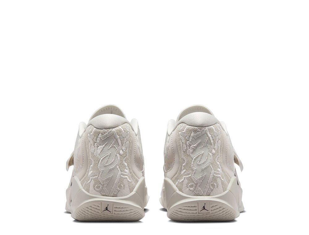 Баскетбольные кроссовки Jordan Zion 3 M.U.D. "Light Bone"