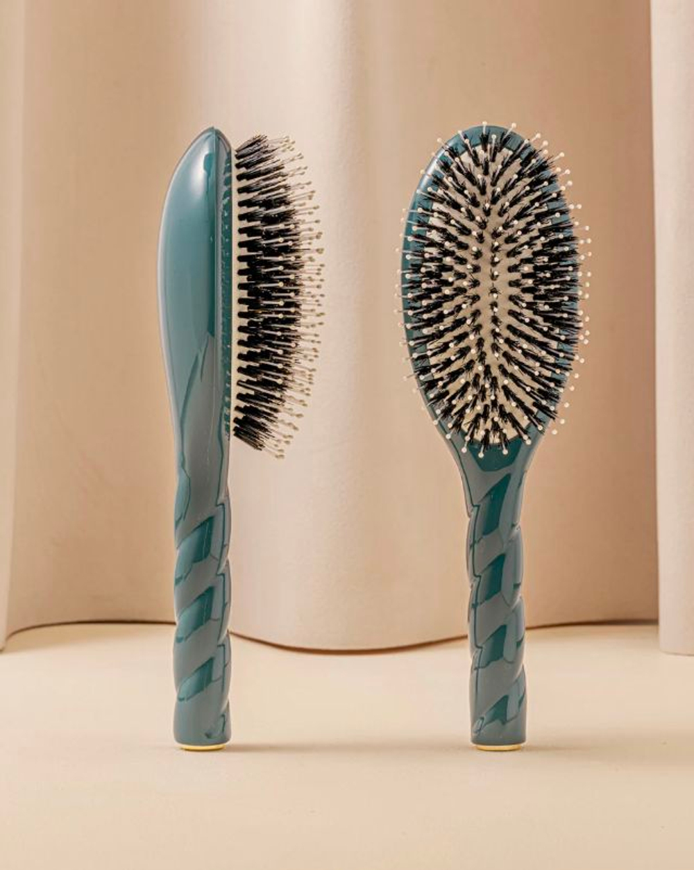 La Bonne Brosse Массажная расческа для волос N 03 Essential Sensitive Scalp Brush - Creamy White