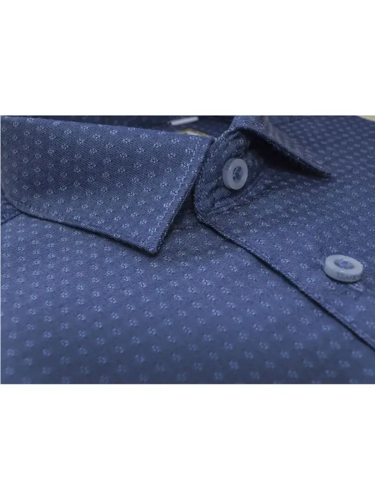 Синяя рубашка в горошек