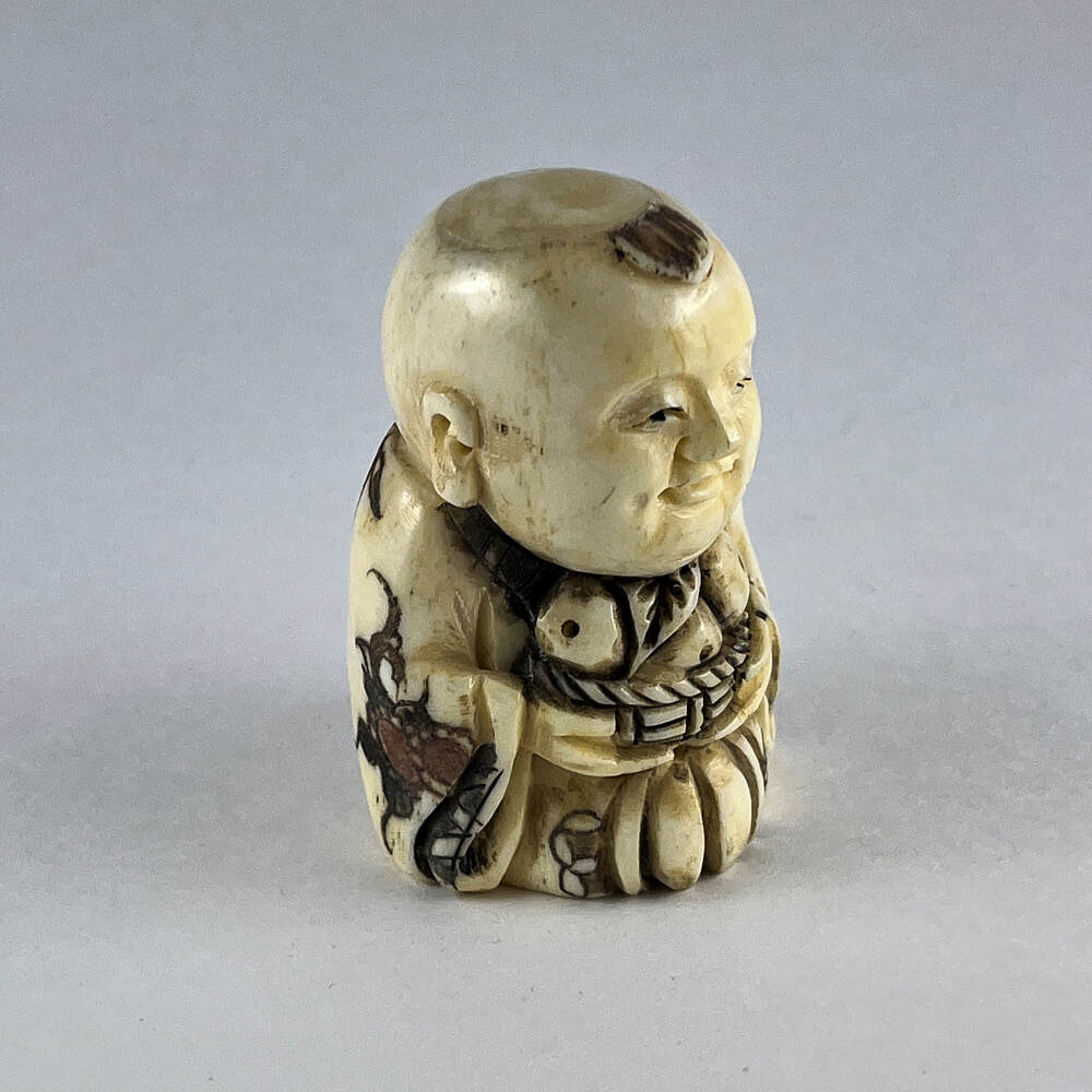 Статуэтка нэцкэ Ребенок Карако в японском кимоно