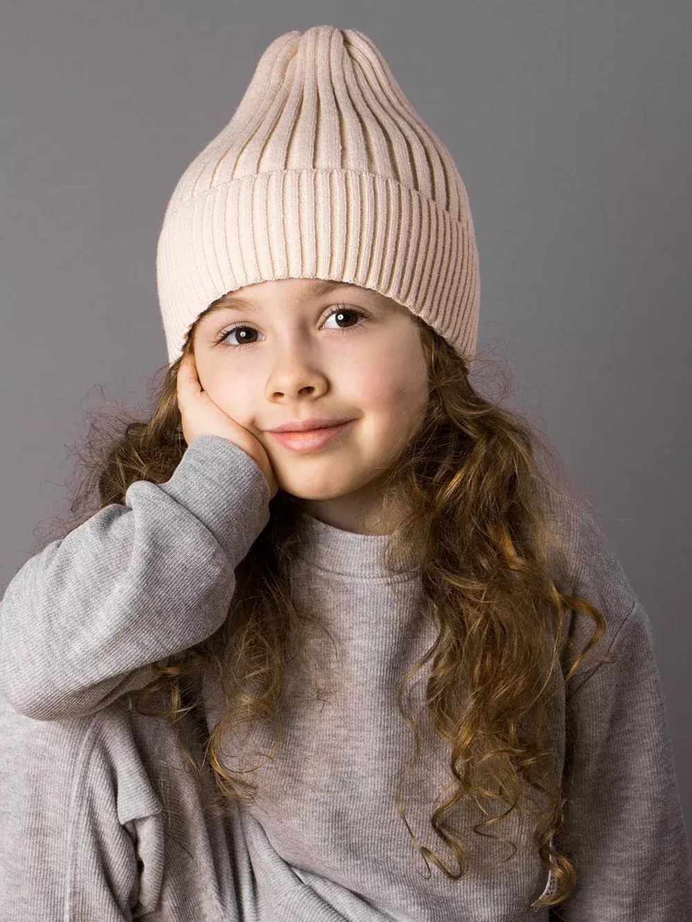 Шапка для девочки осенняя вязаная