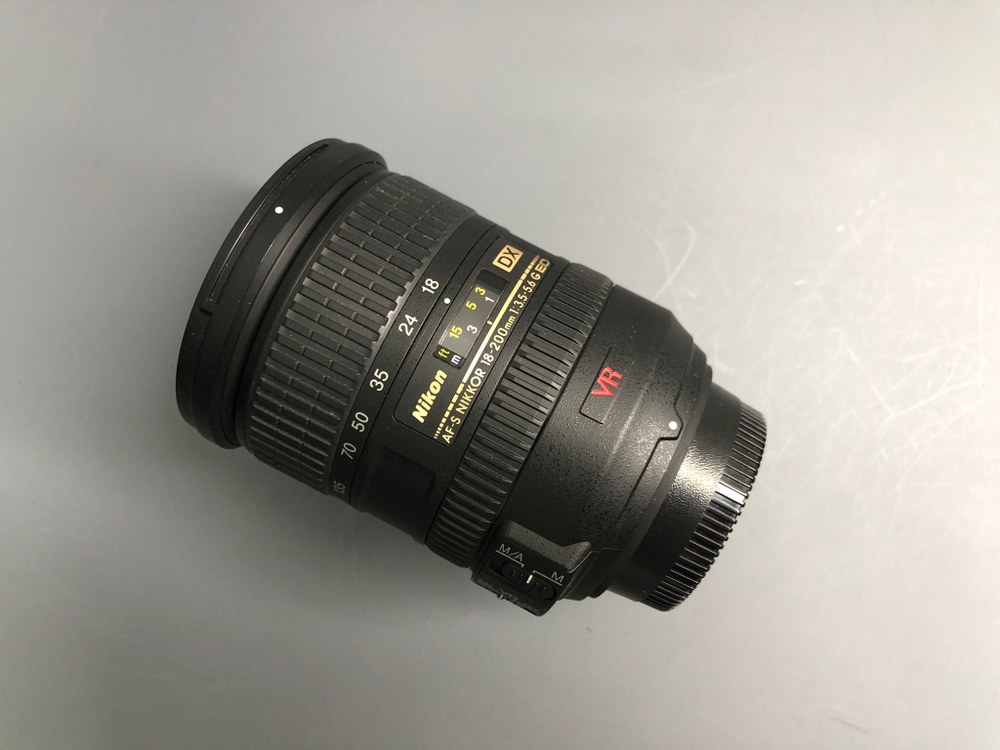Nikon 18-200mm 3.5-5.6G ED AF-S VR DX