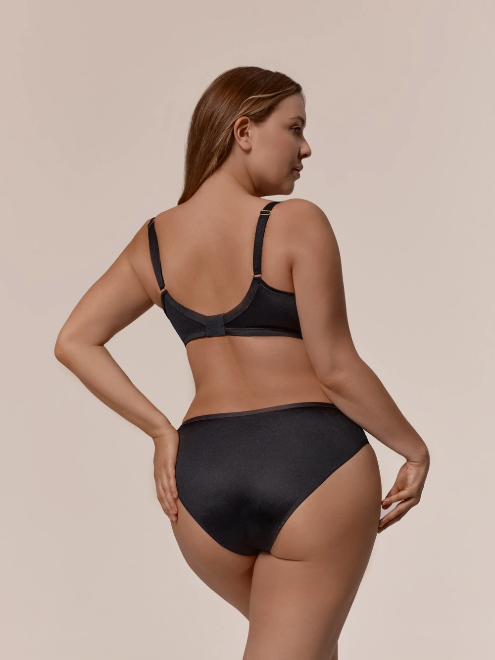 Бюстгальтер c мягкой чашкой EVI черный