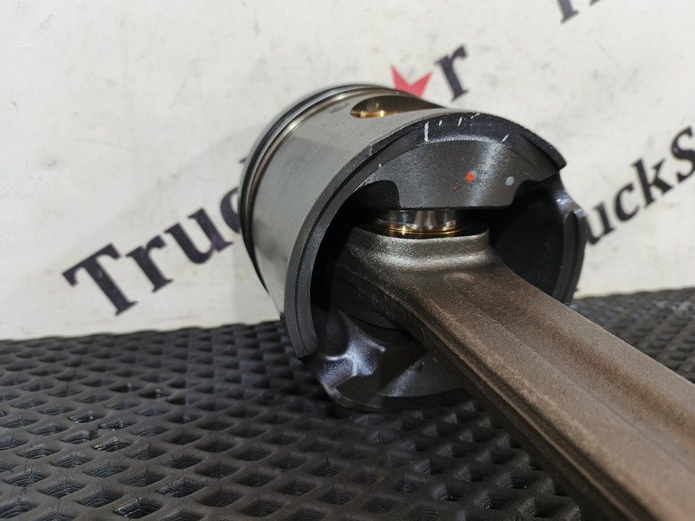 Поршень с шатуном