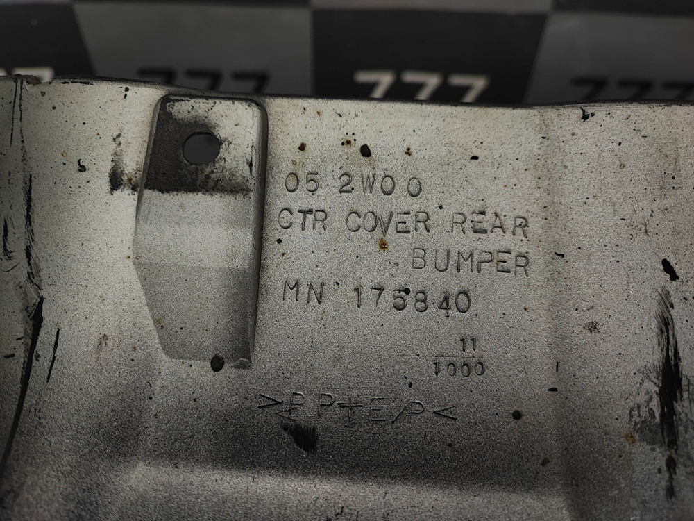 Накладка заднего бампера Mitsubishi Outlander 1 02-09 Б/У Оригинал MN175840