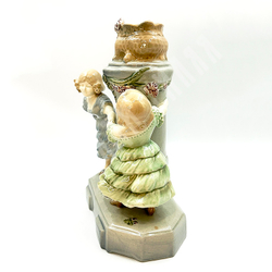 Ваза с танцующими девочками. Керамика, глазурь, ручная роспись. Вена?,  Австро-Венгрия. Нач. ХХ в.