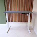 Регулируемый компьютерный стол Motor UP с регулировкой по высоте — столешница МДФ серый