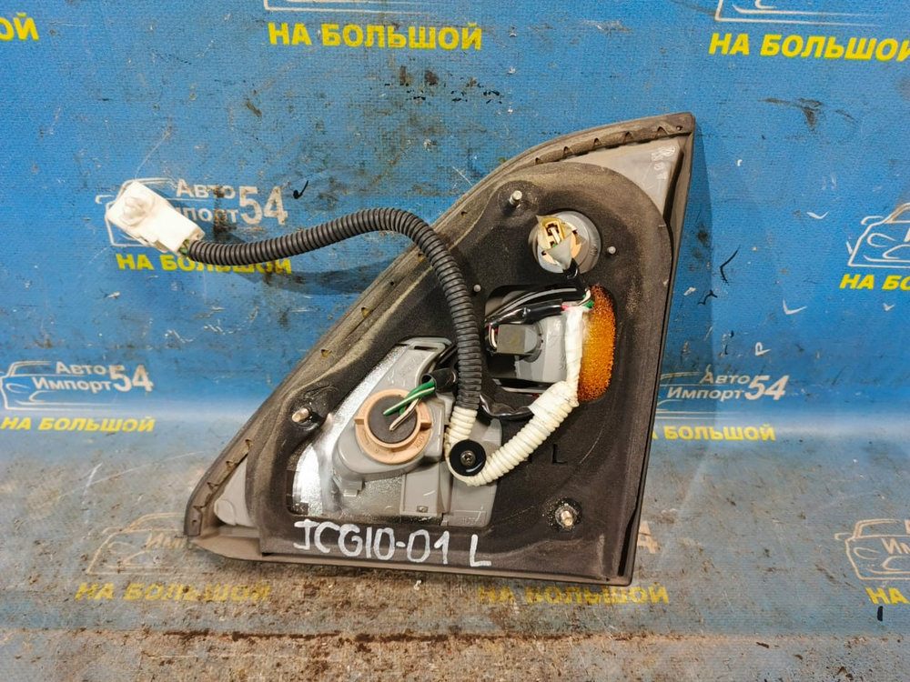 Вставка багажника левая TOYOTA BREVIS 2002