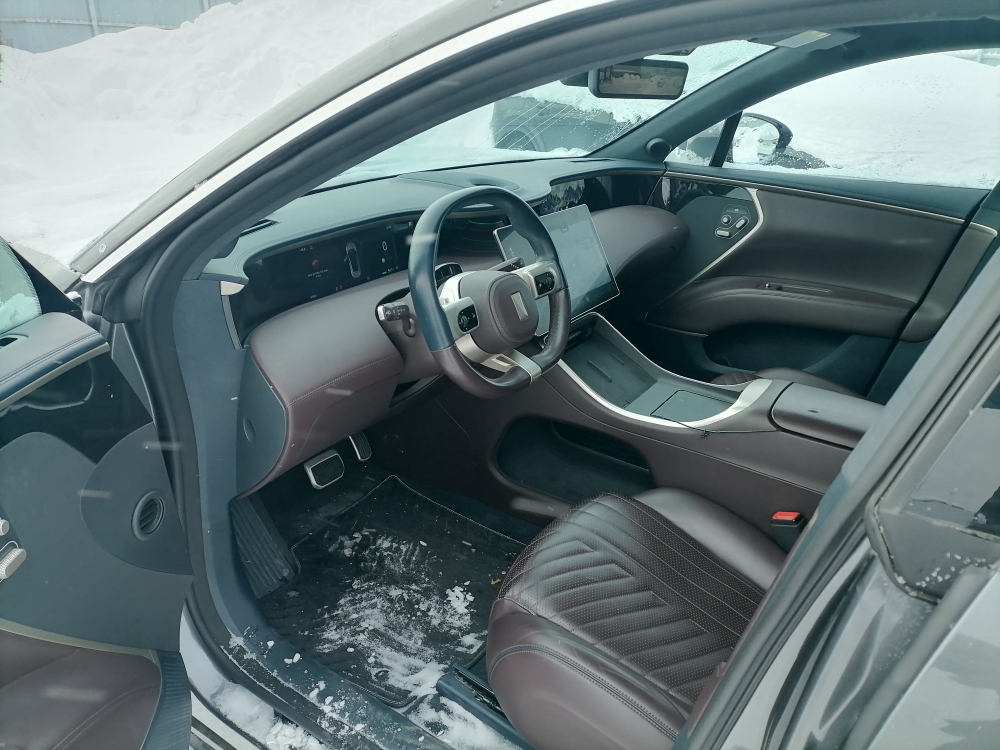 AVATR 11 Long Range Dual Motor AT 4WD Luxury Edition (578 л.с.)